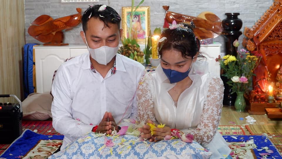 កូនស្រីលោក អេ ភូថង​ និងស្វាមី ក្នុងថ្ងៃរៀបការ