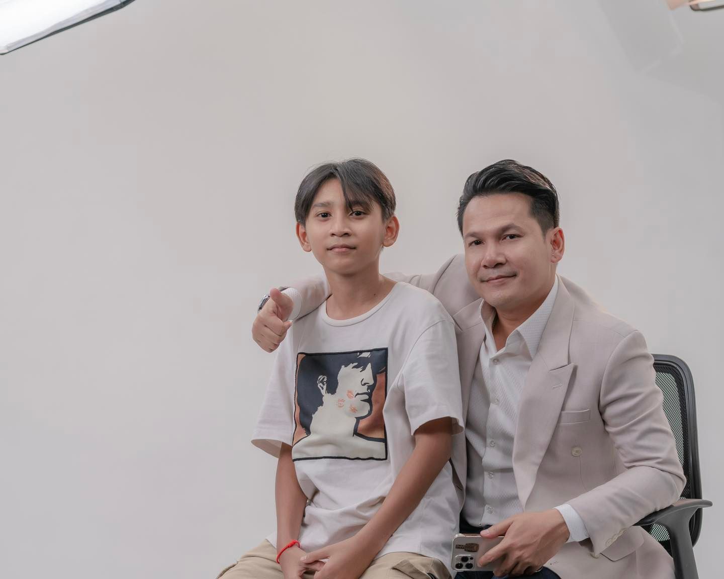 ខាន់ ជេមស៍ និងកូនប្រុស&nbsp;