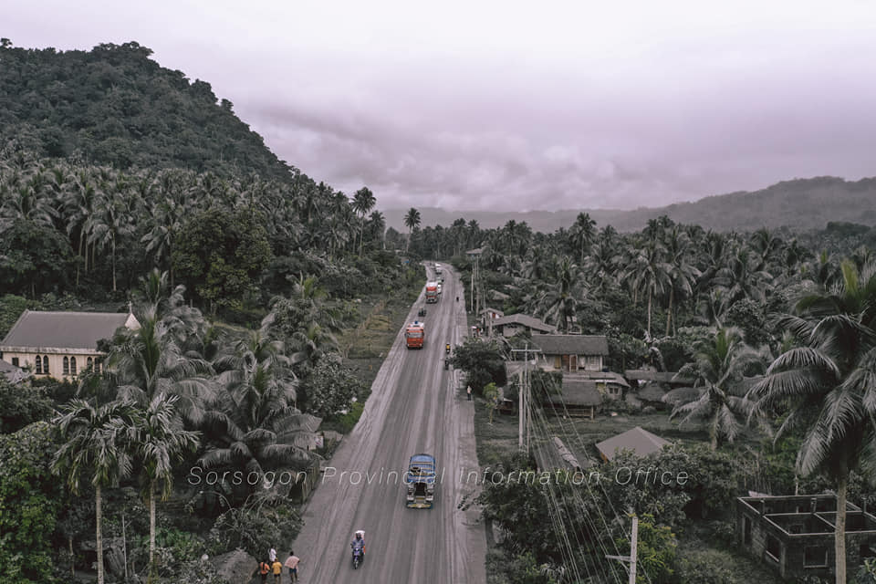 photos-show-ash-covered-towns-after-mt-bulusan-erupts-in-sorsogon-trueid