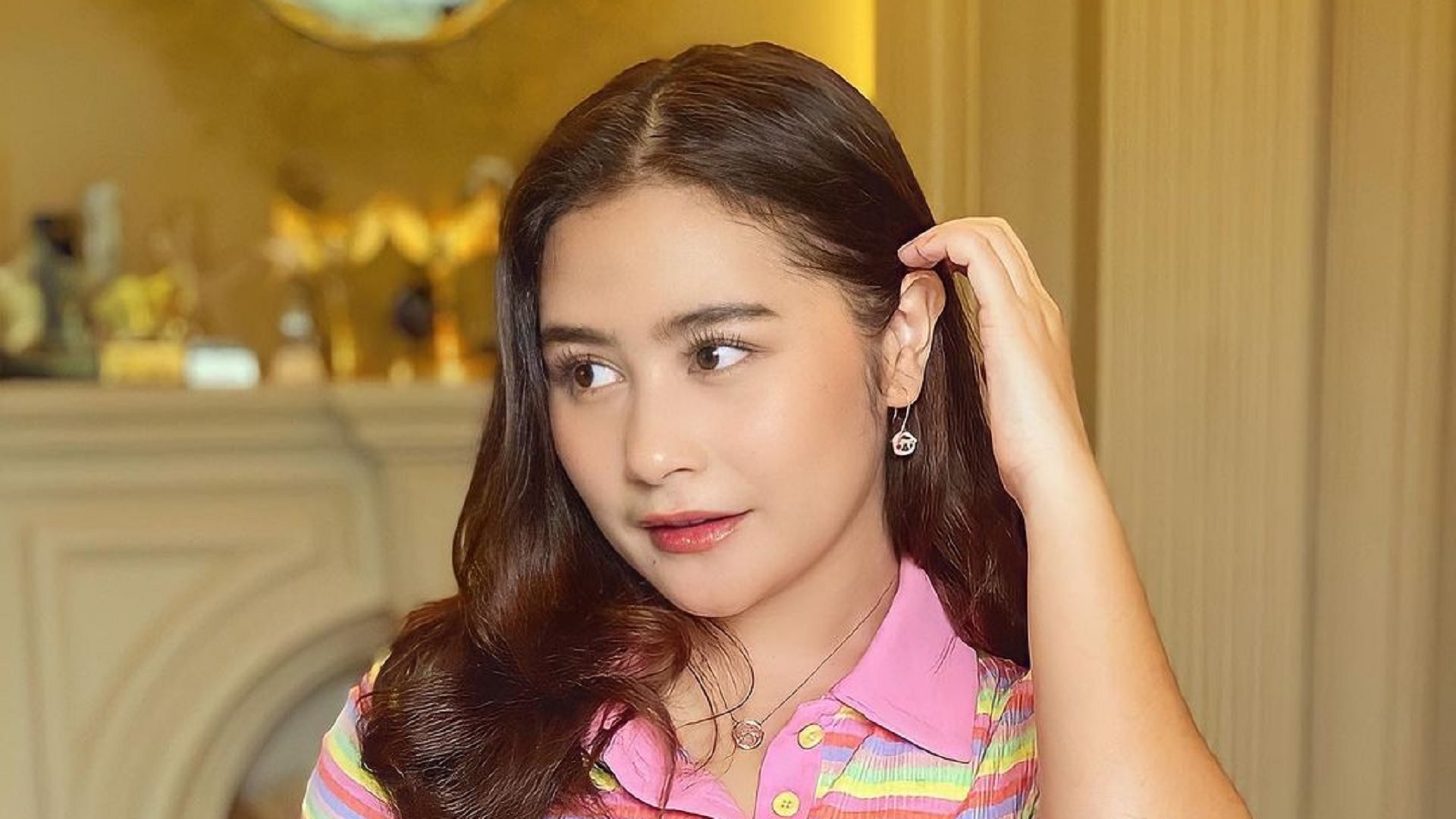 Prilly Latuconsina Bakal Jadi Dosen Di Fisipol UGM - TrueID