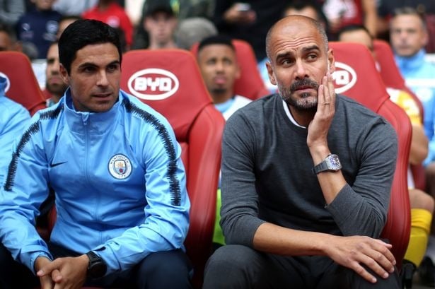 លោក Mikel Arteta (ឆ្វេង) និងលោក Pep Guardiola (ស្តាំ) ក្នុងនាមជាគ្រូជំនួយ និងគ្រូបង្គោលនៅក្លិប Manchester City