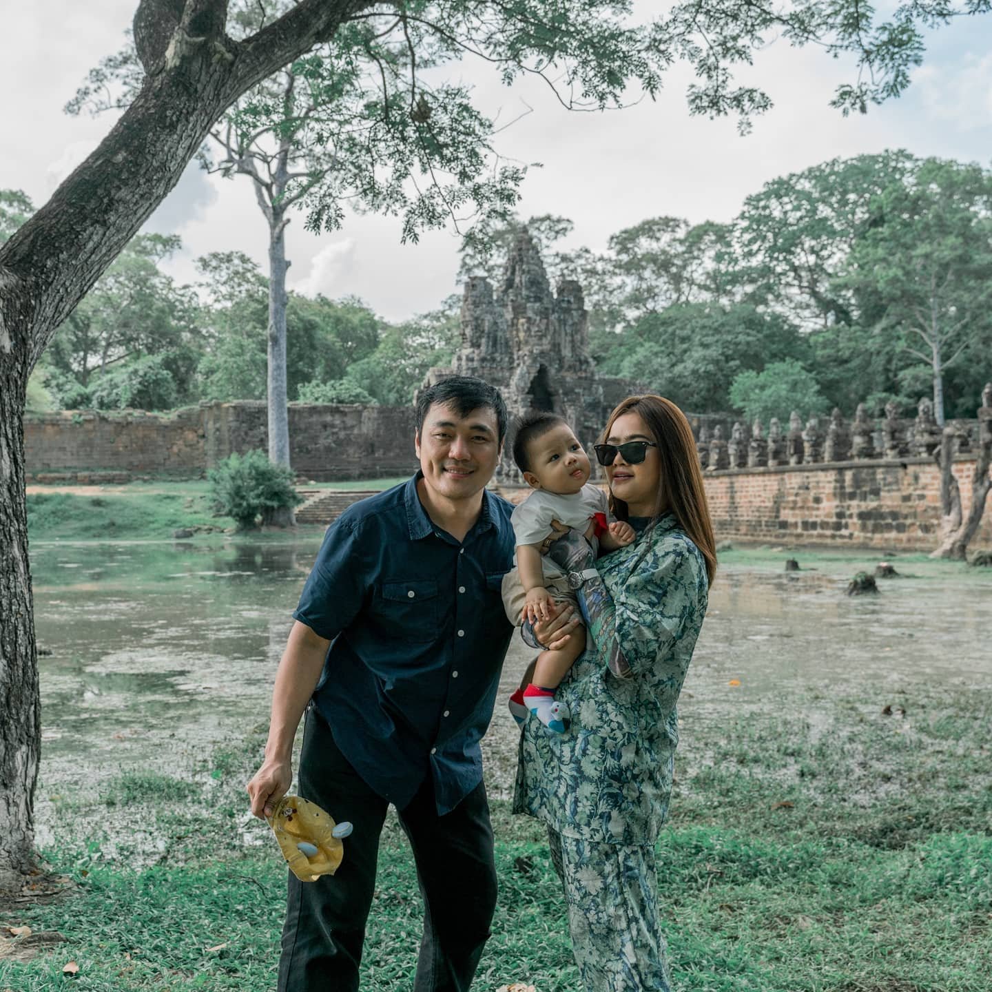 ឱក សុគន្ធកញ្ញានិង គ្រួសារ