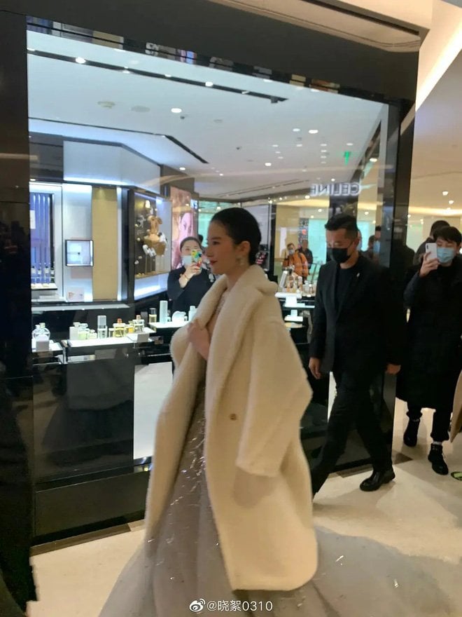 រូបភាព Liu Yifei ចូលរួមកម្មវិធី