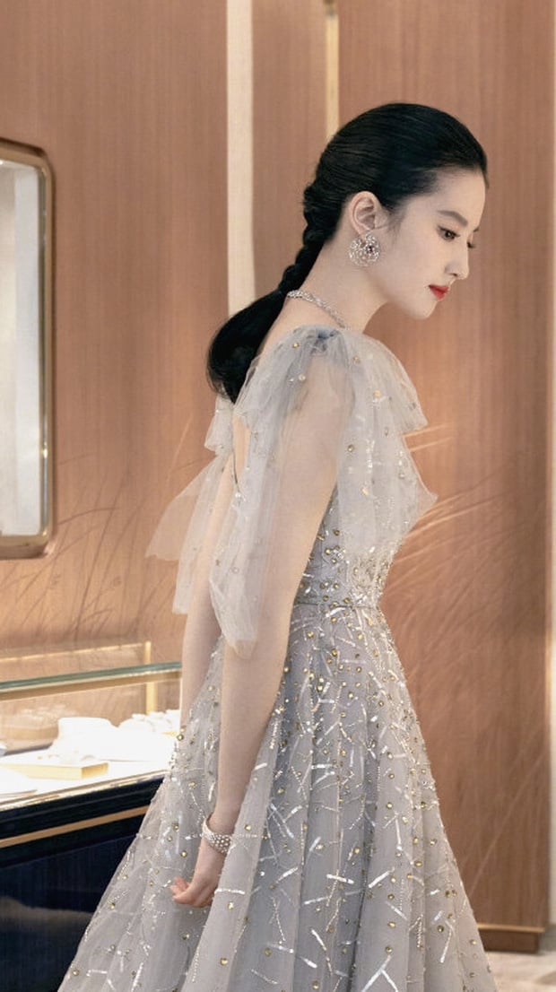 រូបភាព Liu Yifei ចូលរួមកម្មវិធី
