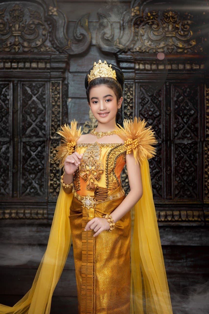 ព្រះនាង​តូច នរោត្តម​ ជេនណា ក្នុងឈុត​នារី​ខ្មែរ​ថែអង្គរ​