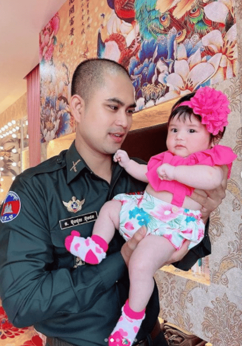 លោកប៉ានិងកូនស្រី