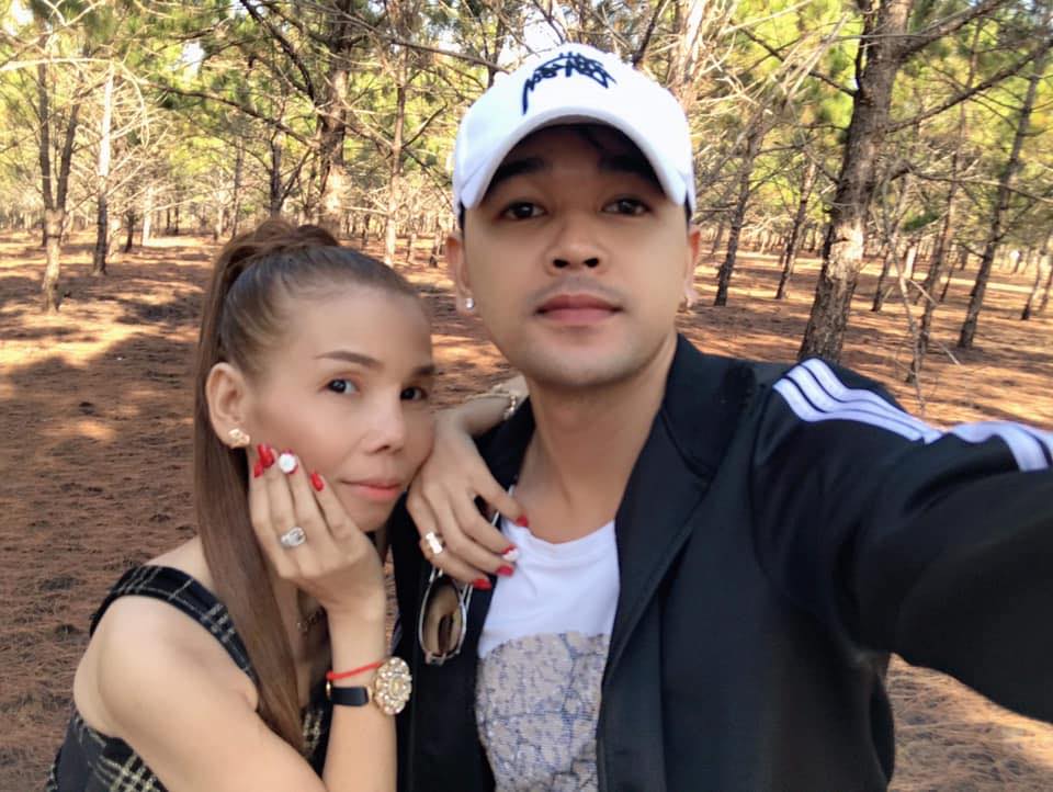 លោក ពេជ្រ ថាណា និងភរិយា