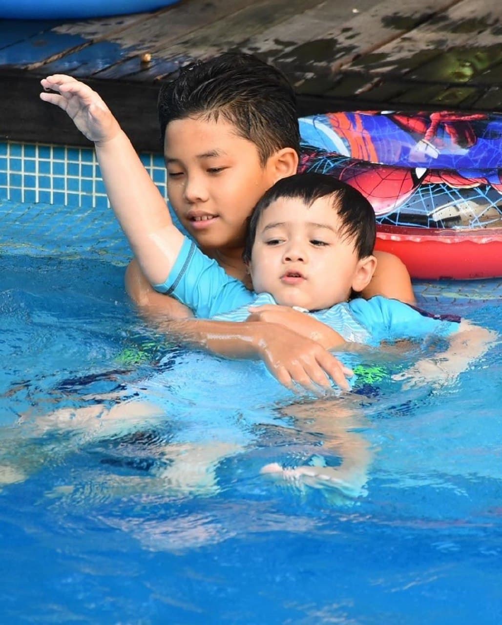 កូនប្រុស Kane និងកូន Chompoo