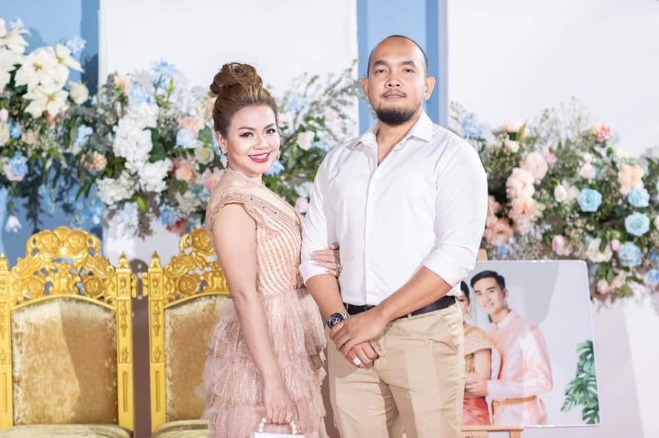 &nbsp;អ្នកនាង ខាត់ សុខីមនិង ស្វាមី