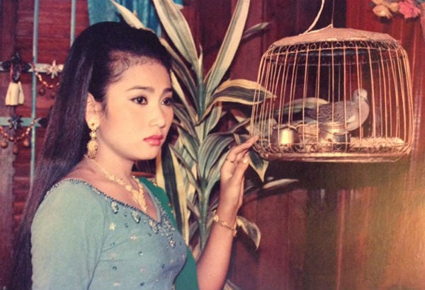 សម្រស់ អ្នកស្រី អម្ពរ​ទេវី កាលពីក្មេង