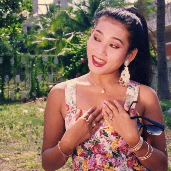 សម្រស់ អ្នកស្រី អម្ពរ​ទេវី កាលពីក្មេង