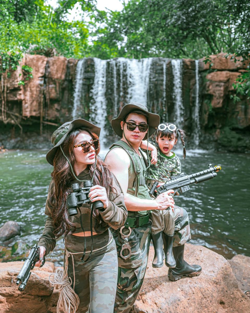 អ្នកនាង គង់ ចាន់ស្រីមុំ និង គ្រួសារ