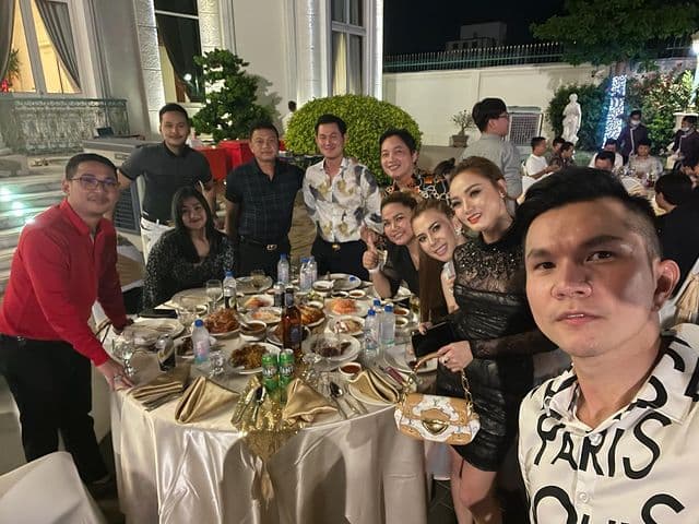 តេង លក្ខិណា និងមិត្តភក្តិ