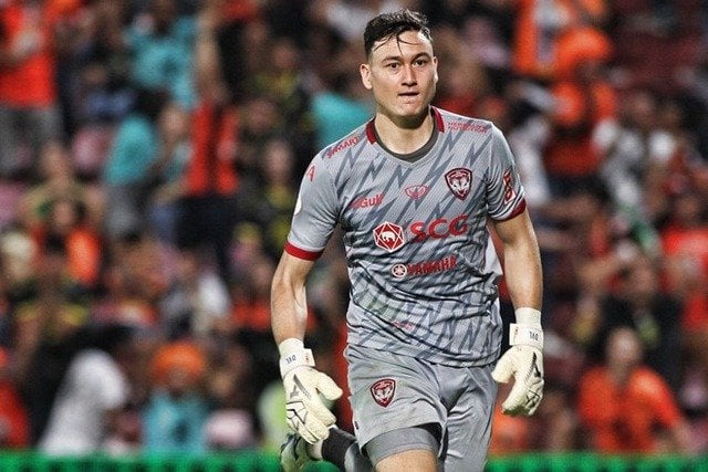 អ្នកចាំទី Dang Van Lam ជាមួយអាវក្លិប Muangthong United