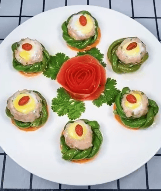 សណ្ដែកគួសាច់ជ្រូកចិញ្ច្រាំ