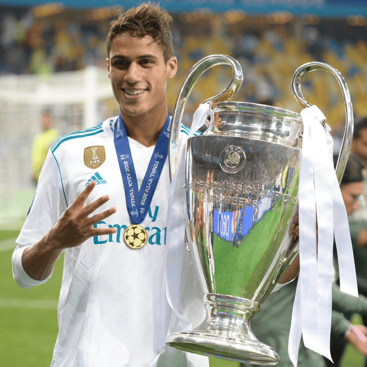 &nbsp; &nbsp;ខ្សែការពារ Raphael Varane លើកពាន UCL&nbsp;