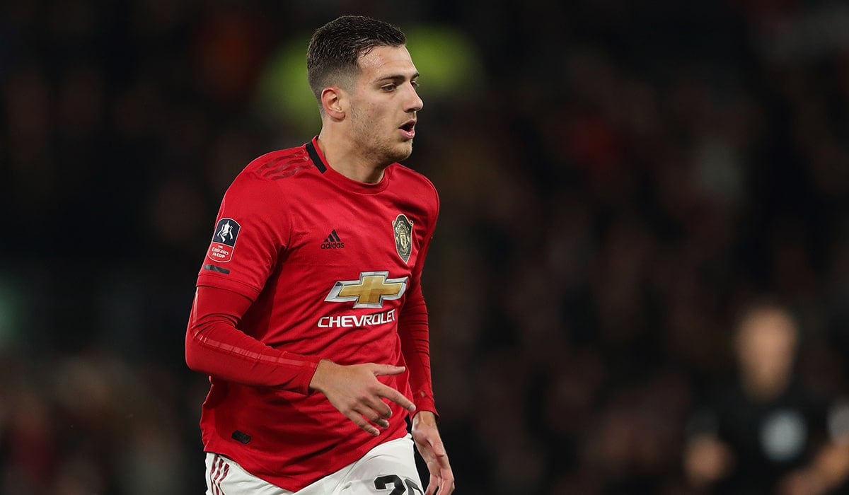 កីឡាករ​ Diogo Dalot កាលលេងនៅក្រុមបីសាចក្រហម