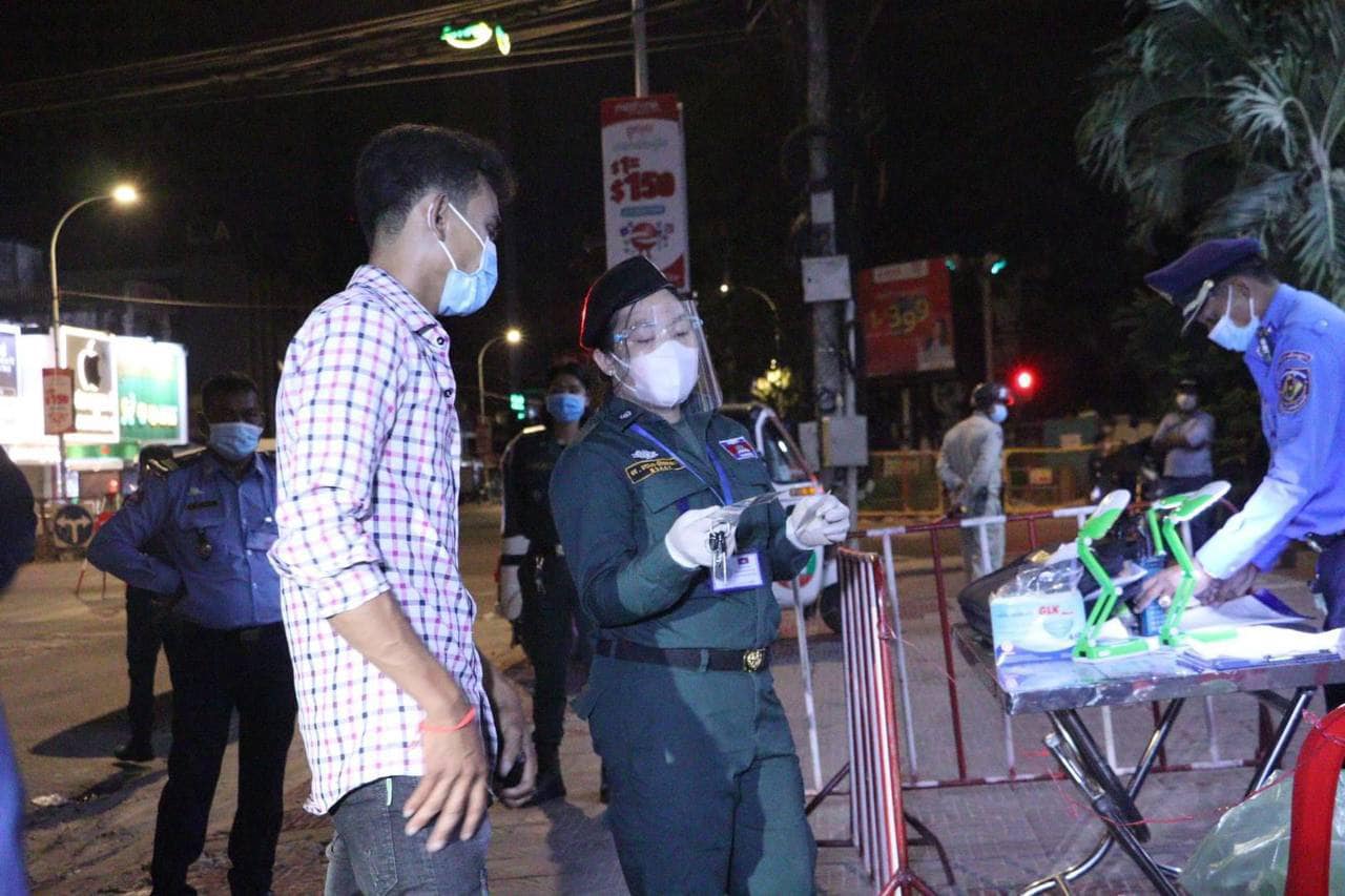 ទិដ្ឋភាពចុះអនុវត្ដបម្រាមគោរចរបស់ក្រុមអជ្ញាធរ