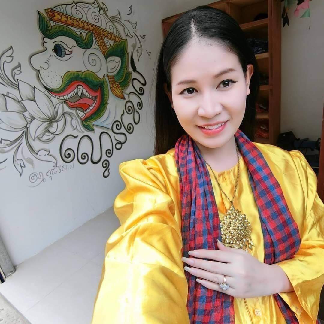 ស្រីអូន​សម្រស់​ធម្មជាតិ​
