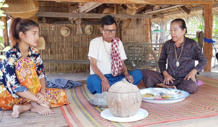 លោក ប៉ែន ប៉ាវ