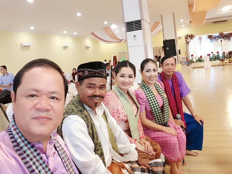 លោក ប៉ែន ប៉ាវ