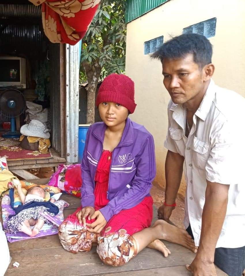 លោក ជាស្រួច​ ភរិយា​ និងកូន