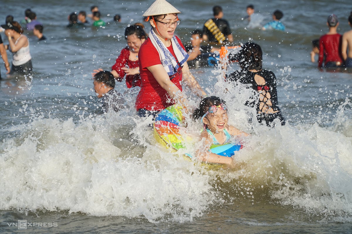 ភ្ញៀវទេសចរណ៍ទៅលេង Vung Tau