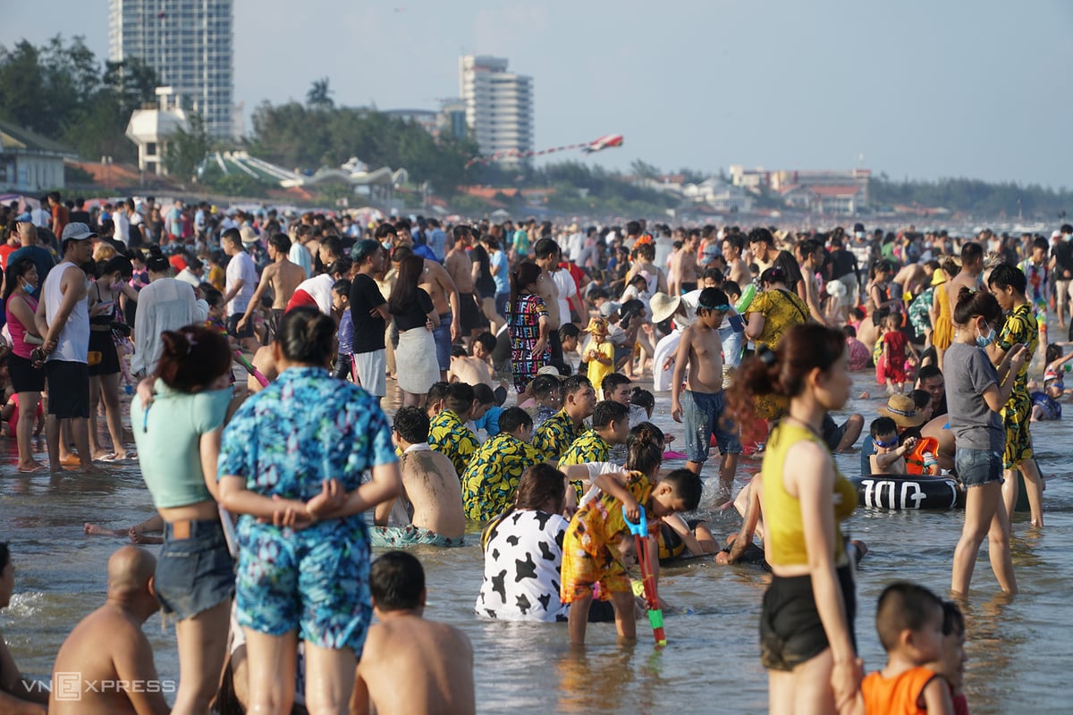 ភ្ញៀវទេសចរណ៍ទៅលេង Vung Tau