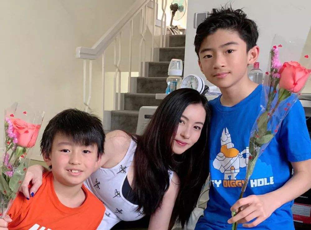 Cecilia Cheung និងកូនៗរបស់គាត់
