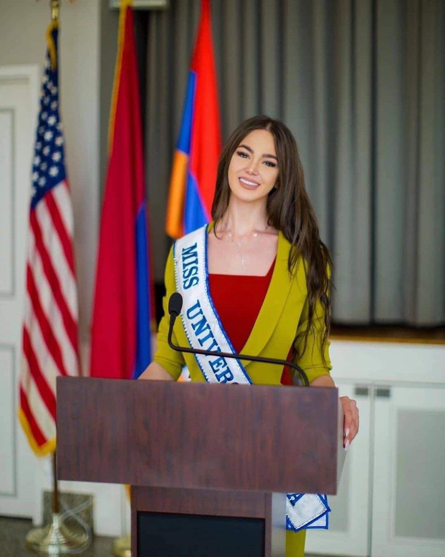 នាង Monika Grigoryan