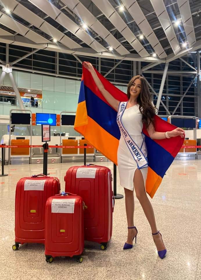 នាង Monika Grigoryan