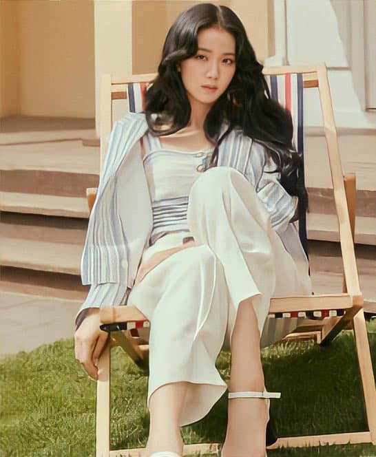 Jisoo ស្ថិតក្នុងការតុបតែងខ្លួនថ្មីប្លែក