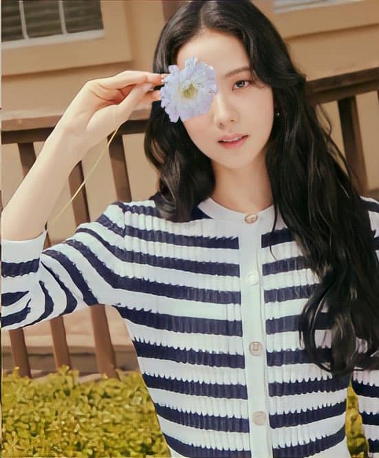 Jisoo ស្ថិតក្នុងការតុបតែងខ្លួនថ្មីប្លែក