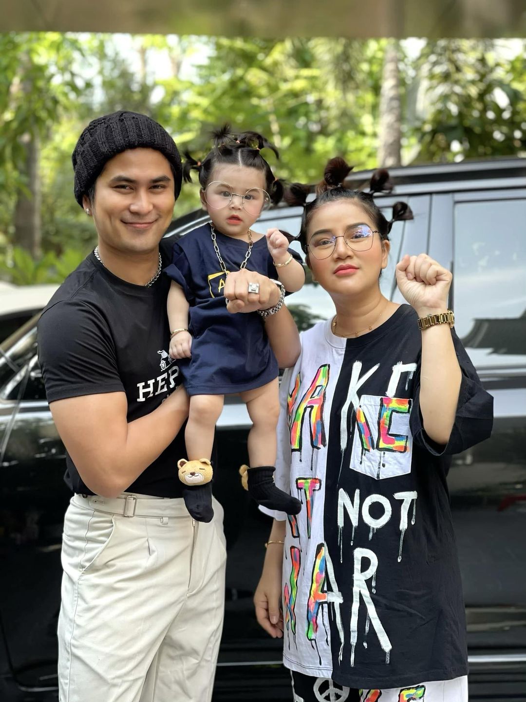អ្នកនាងសួស វីហ្សាជាមួយថមមី និងកូនស្រី