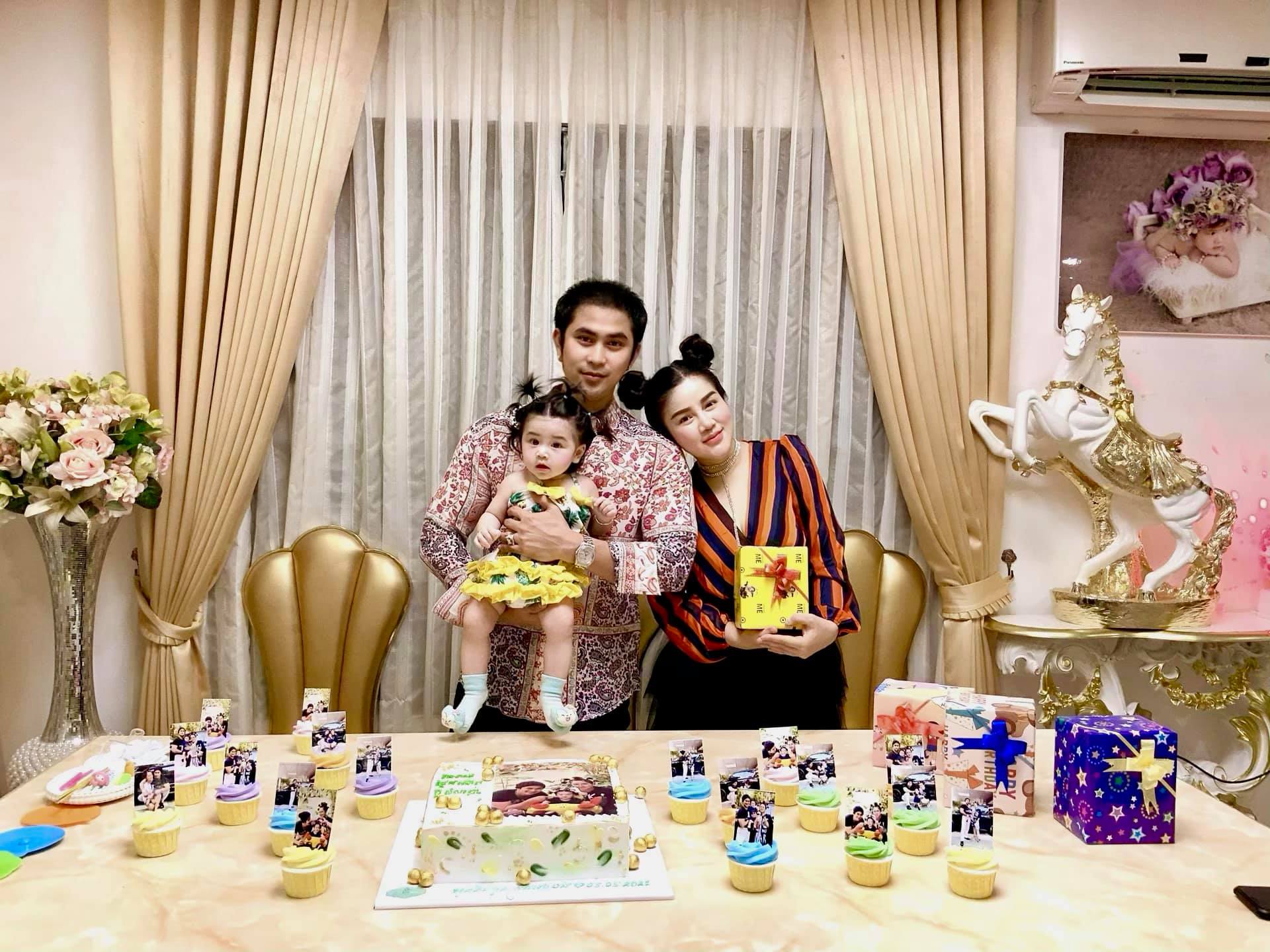 អ្នកនាងសួស វីហ្សាជាមួយថមមី និងកូនស្រី ក្នុងថ្ងៃកំណើតថមមី