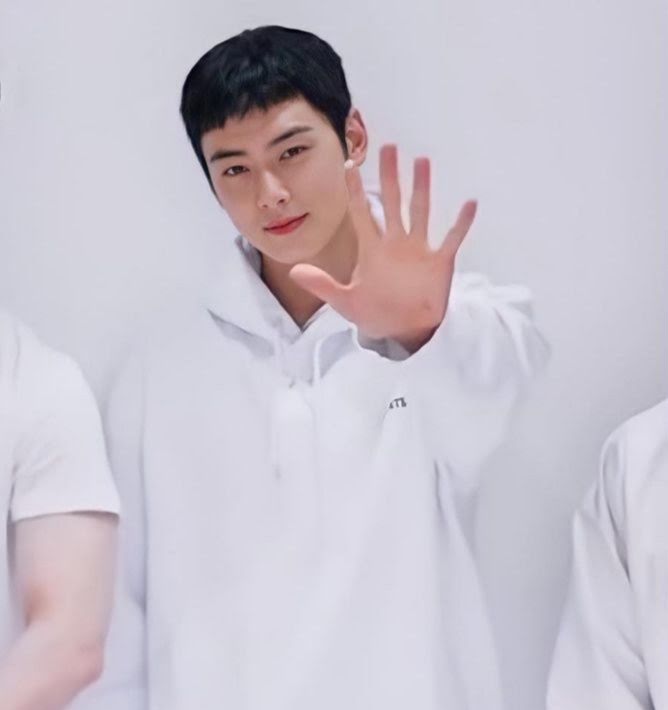 Eunwoo ពេលនេះ