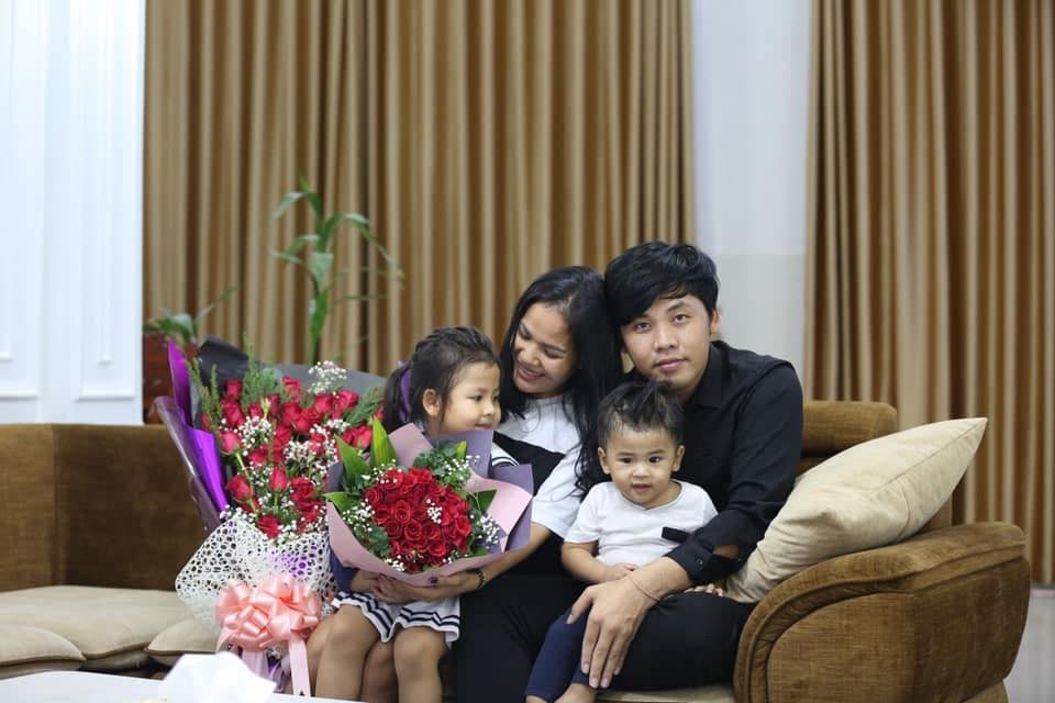 អ្នកឧកញ៉ា ឡេង ណាវ៉ាត្រា និងគ្រួសារ