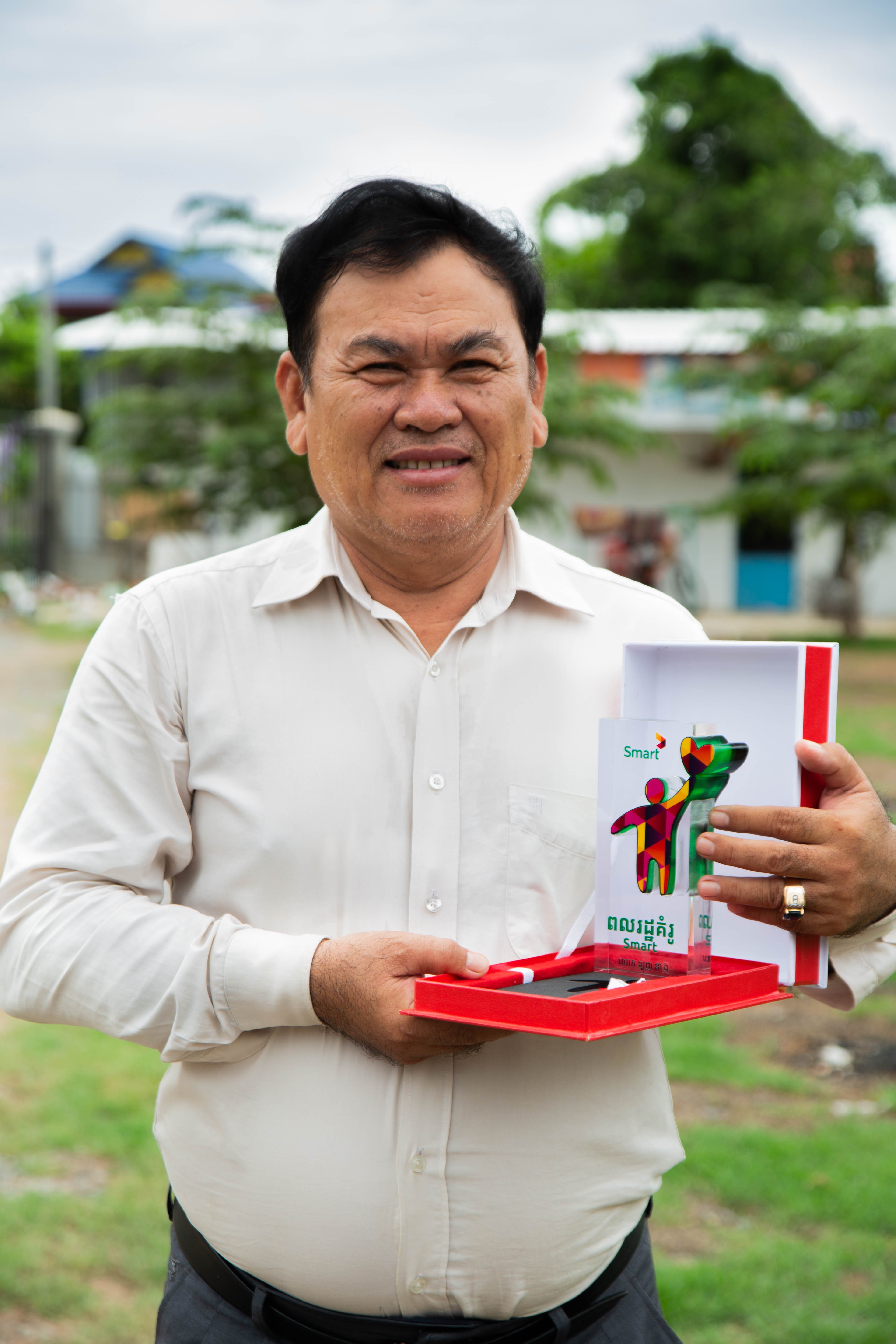 &nbsp; &nbsp;លោកគ្រូ&nbsp;ឡុញ នាង