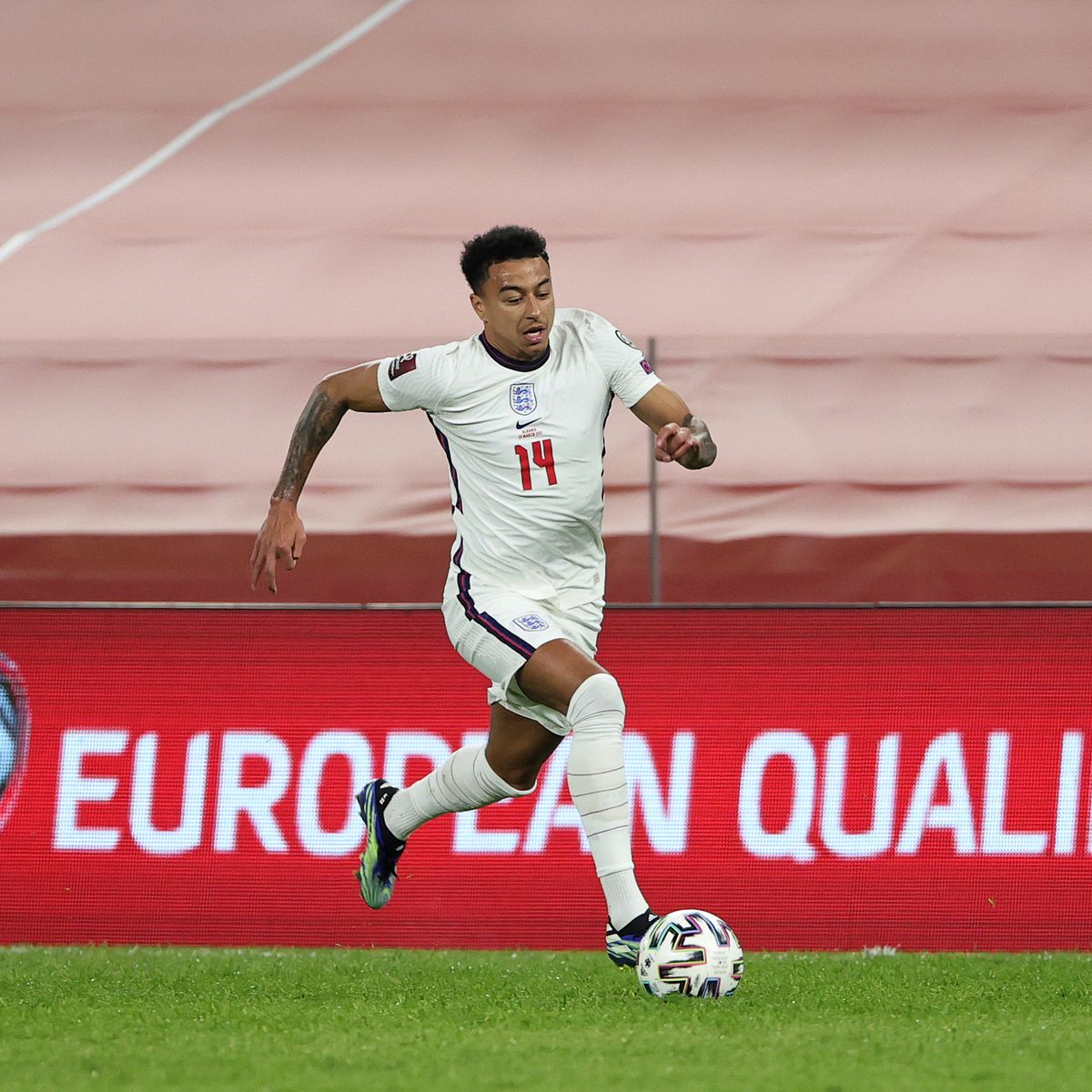 ខ្សែបម្រើ&nbsp;Jesse Lingard