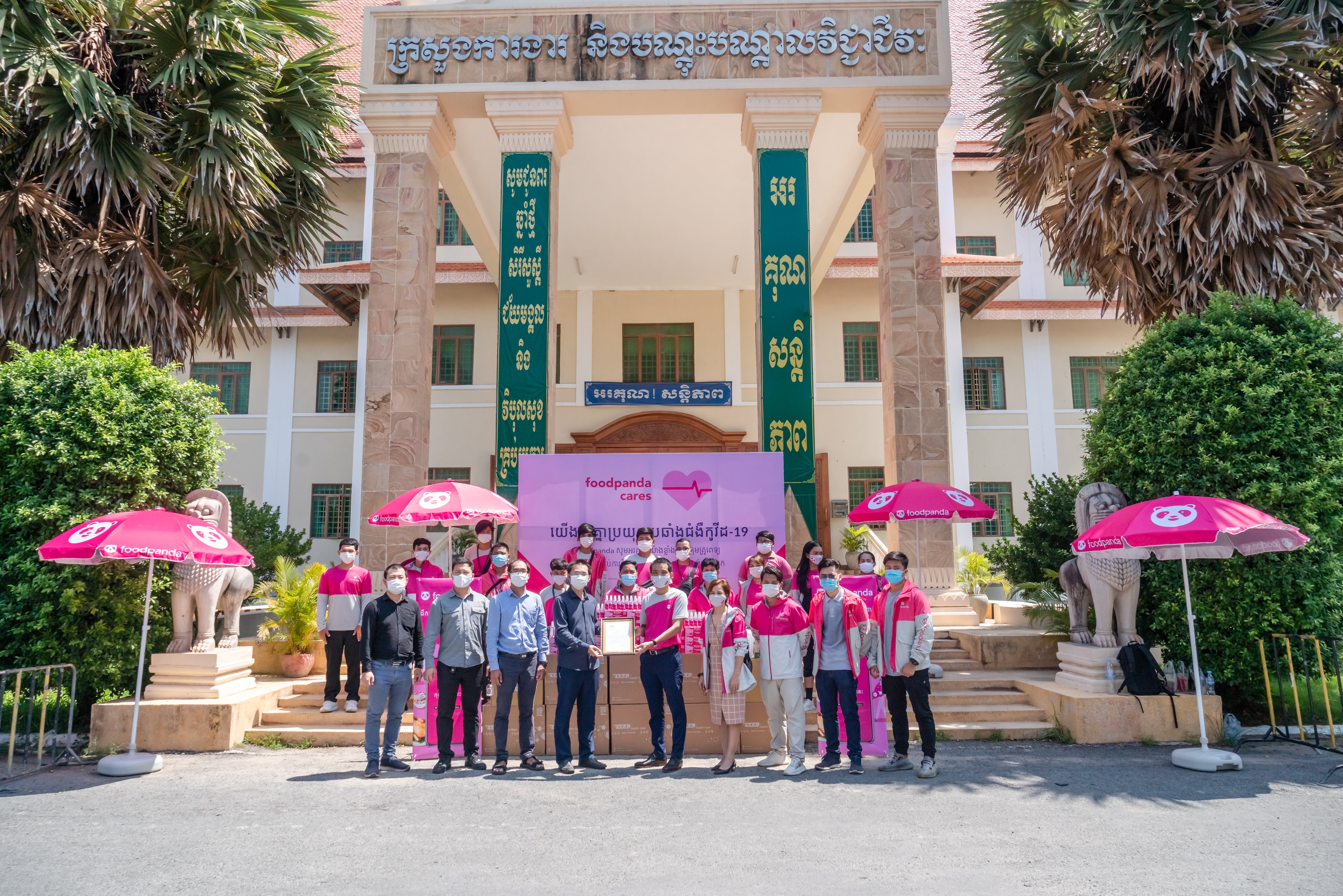 foodpanda ផ្តល់គ្រឿងបរិក្ខារពេទ្យមួយចំនួនដល់ក្រសួងការងារ