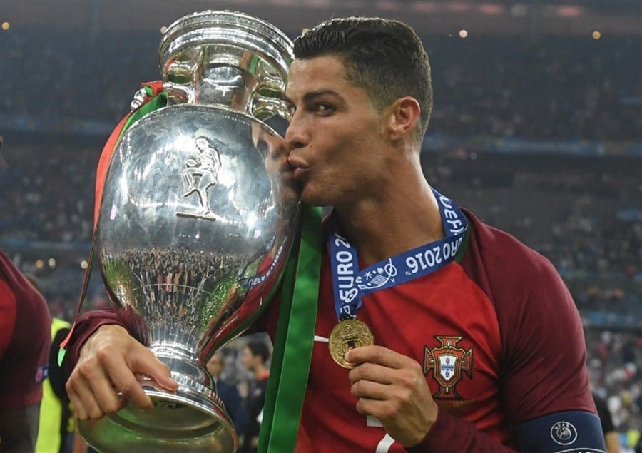 ខ្សែប្រយុទ្ធ Cristiano Ronaldo លើកពាន Euro 2016