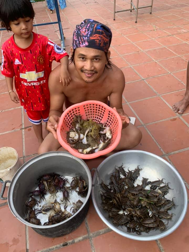 នាយ​ ពាក់មី