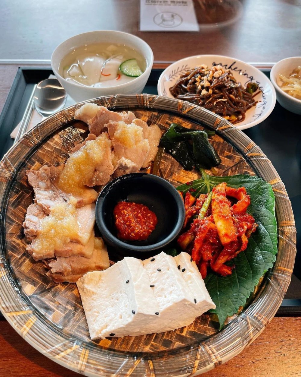 អាហារនៅអាហារដ្ឋានរបស់ HYBE