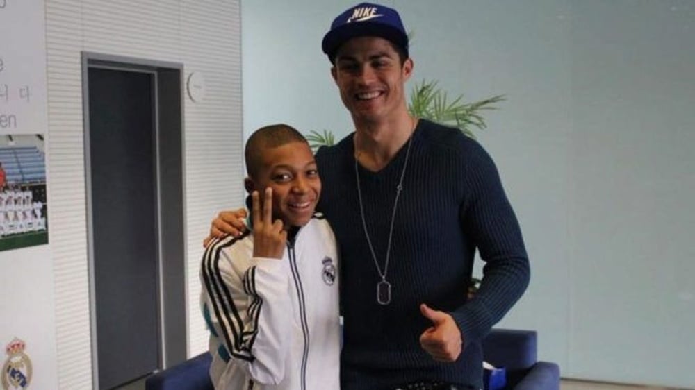 កីឡាករ Kylian Mbappe និង Cristiano Ronaldo