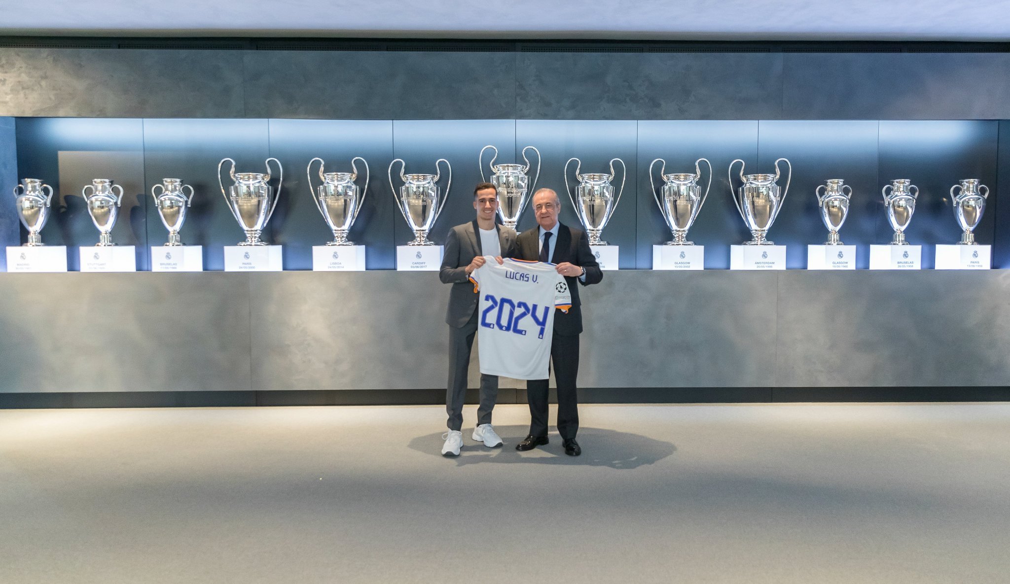 ខ្សែបម្រើ Lucas Vazquez និងលោកប្រធាន Florentino Perez