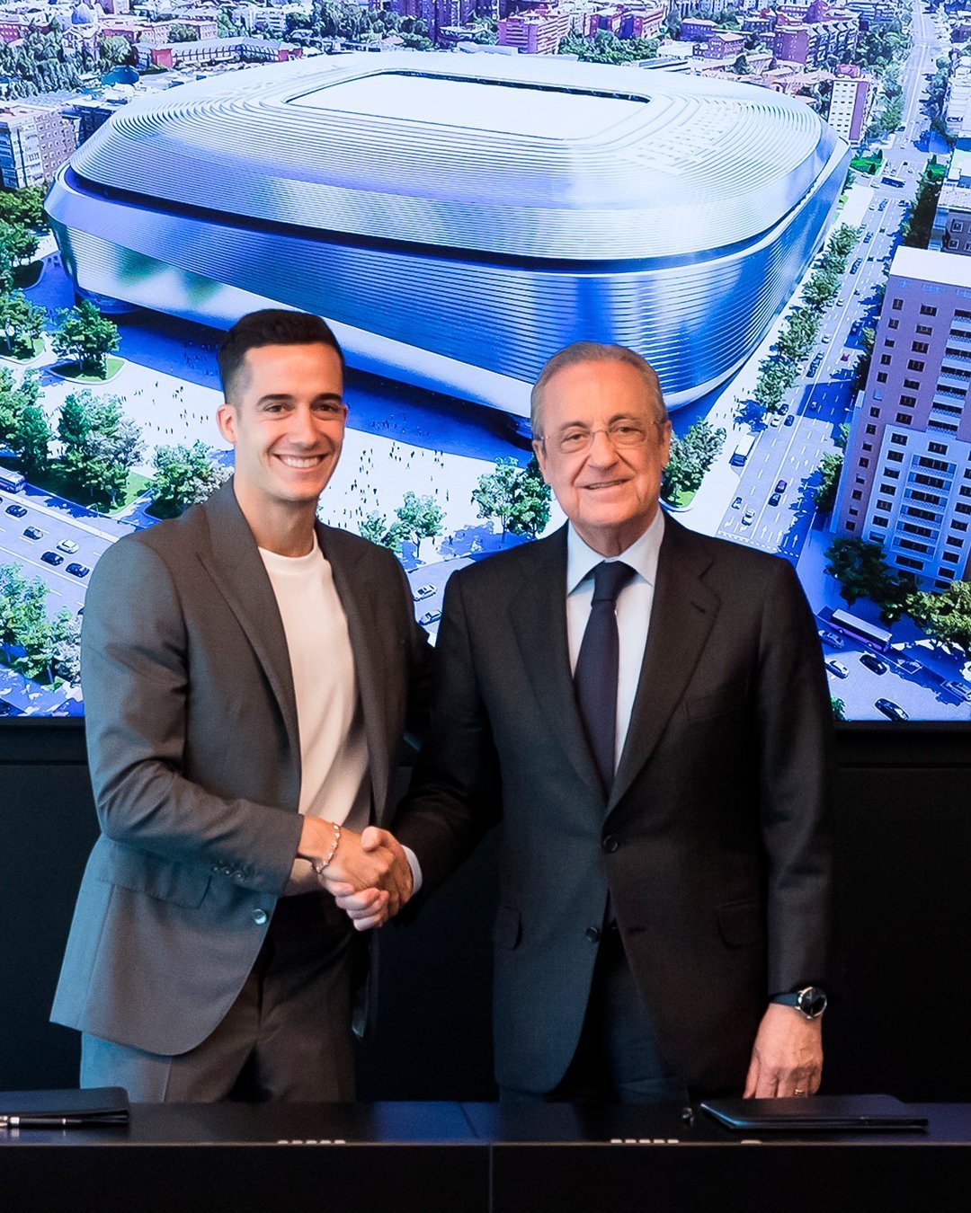 ខ្សែបម្រើ Lucas Vazquez និងលោកប្រធាន Florentino Perez