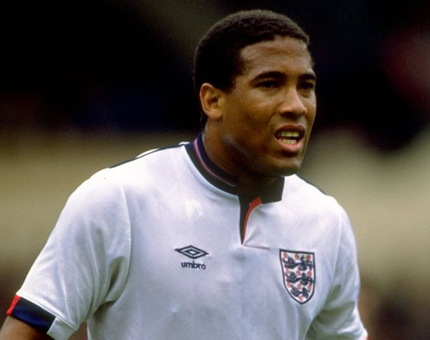 &nbsp; លោក&nbsp;John Barnes