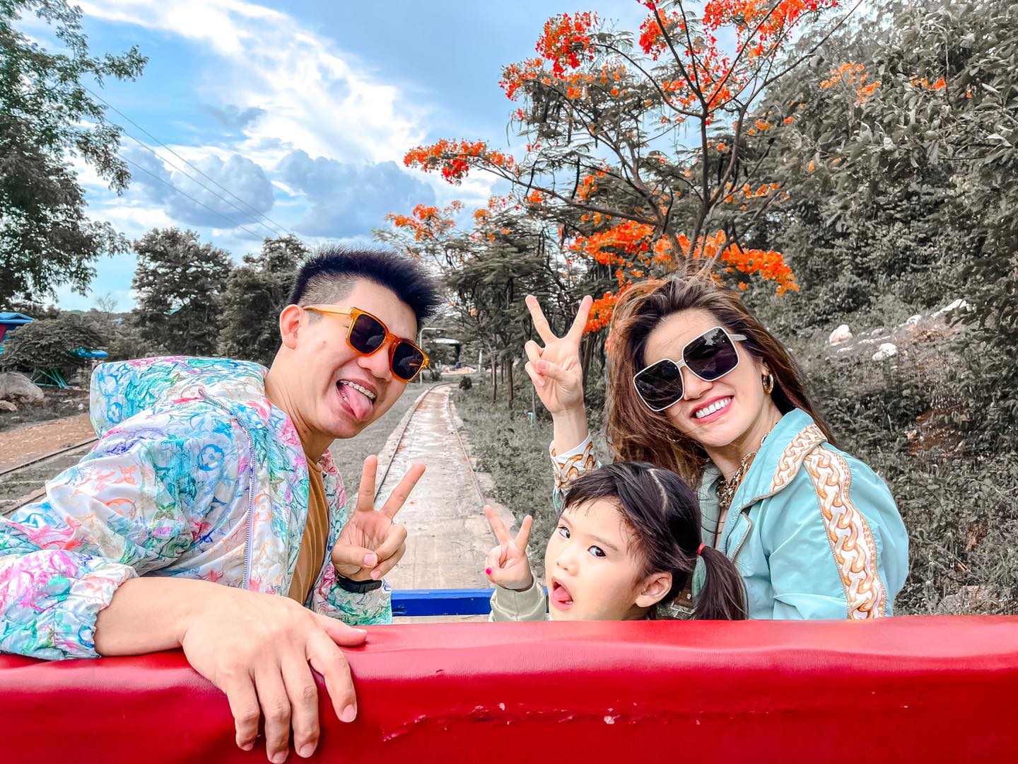 គង់ ចាន់ស្រីមុំ និងគ្រួសារ
