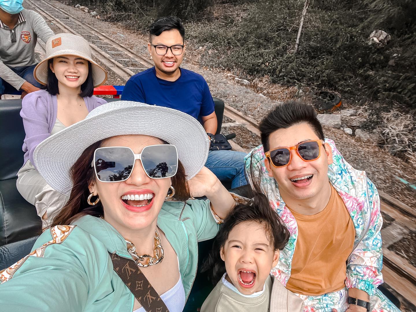 គង់ ចាន់ស្រីមុំ និងគ្រួសារ