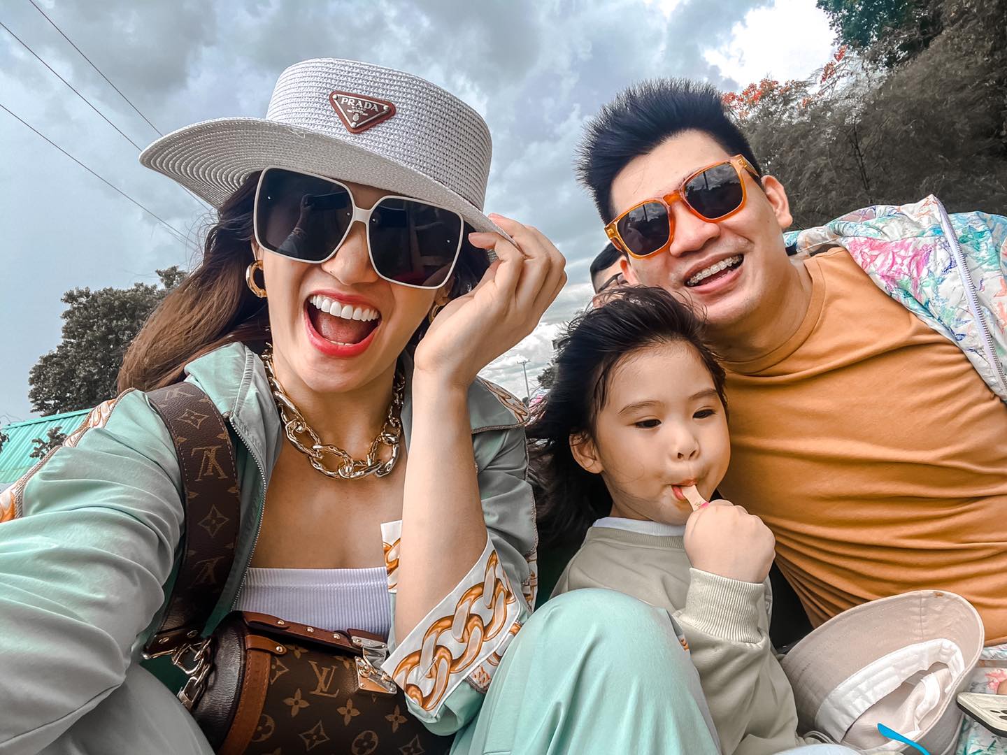 គង់ ចាន់ស្រីមុំ និងគ្រួសារ